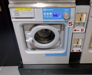 マルタ留学の生活費用 コインランドリー洗濯機の値段