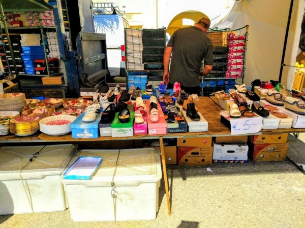 Marsaxlokk Market靴屋さん