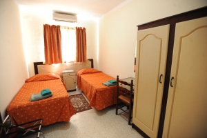 マルタ留学人気語学学校ClubClassのResidence Apartment内ベッドルーム例