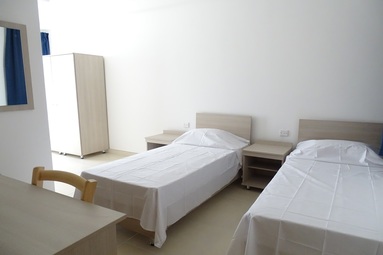 マルタ留学人気語学学校ClubClassのSt Andrew's Suite2ベッドルームアパートメントのベッドルーム例