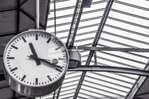 マルタ留学の航空券の時間確認用時計