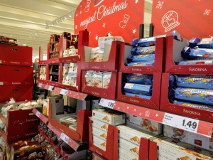 マルタ留学のクリスマス時期のスーパーマーケットで販売されているお菓子類