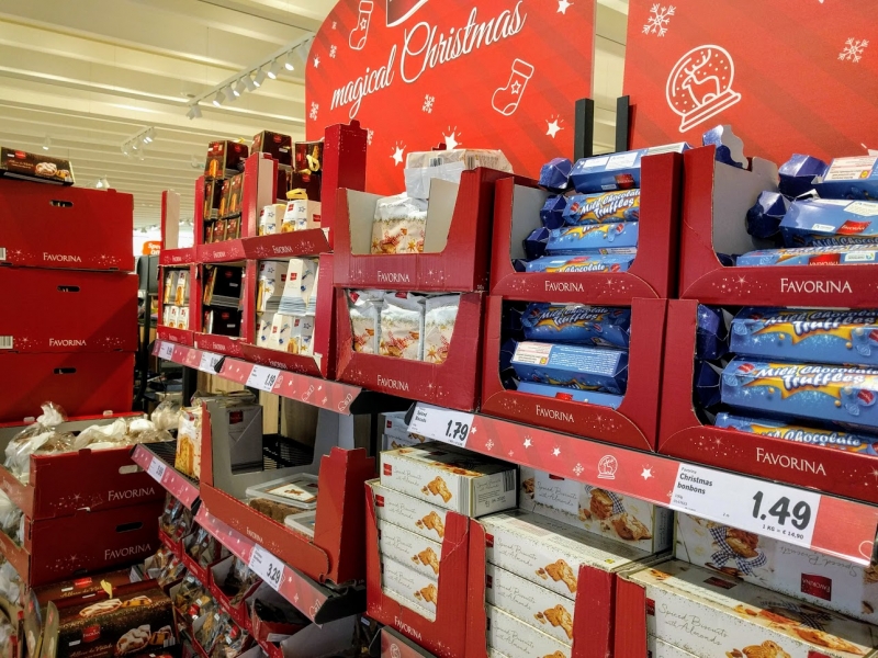 マルタ留学のクリスマス時期のスーパーマーケットで販売されているお菓子類