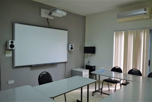 マルタ親子留学人気校GV Maltaの成人用クラスの教室