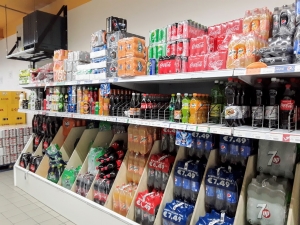 マルタ留学-コロナウィルスによる自粛ムード中のスーパーマーケット内の様子（飲み物コーナー）