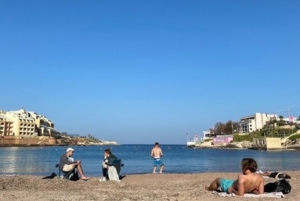 マルタ留学人気エリアSt Julian'sのビーチ