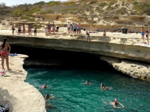 マルタで人気の天然のプール